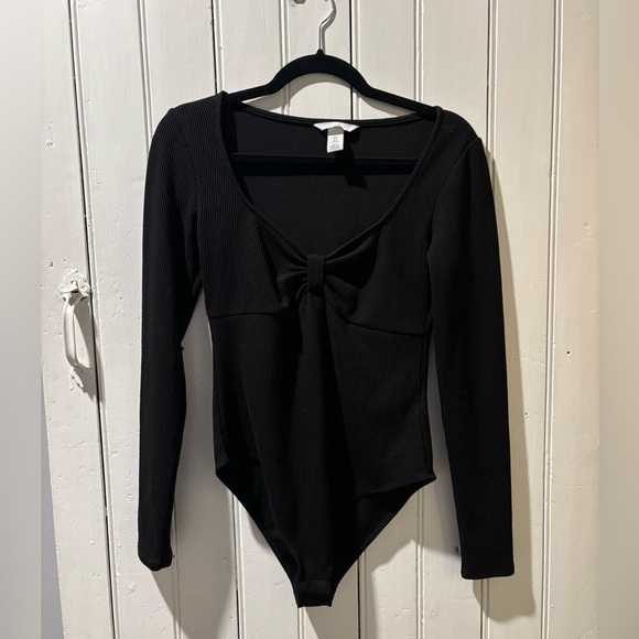 💕3/$25💕 H&M RIBBED JERSEY BODYSUIT - Picture 4 of 7